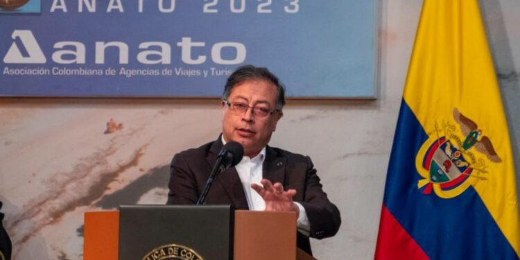 Petro reitera que el turismo será la alternativa hacia una "economía descarbonizada"