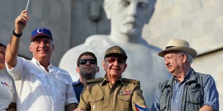 Polémica por posible participación de agentes turísticos españoles en marcha del 1ro de Mayo en Cuba