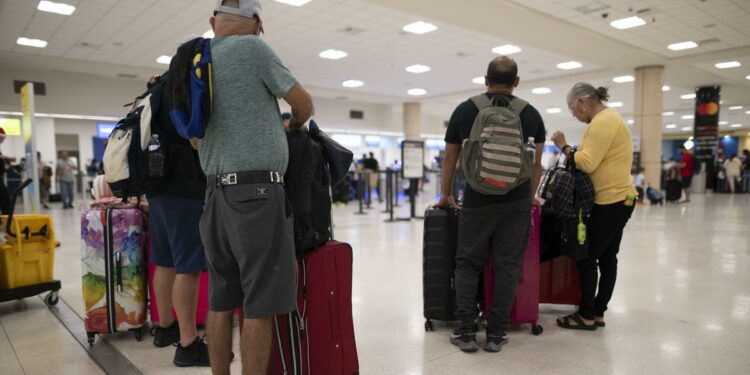 Por las nubes el precio de los boletos aéreos