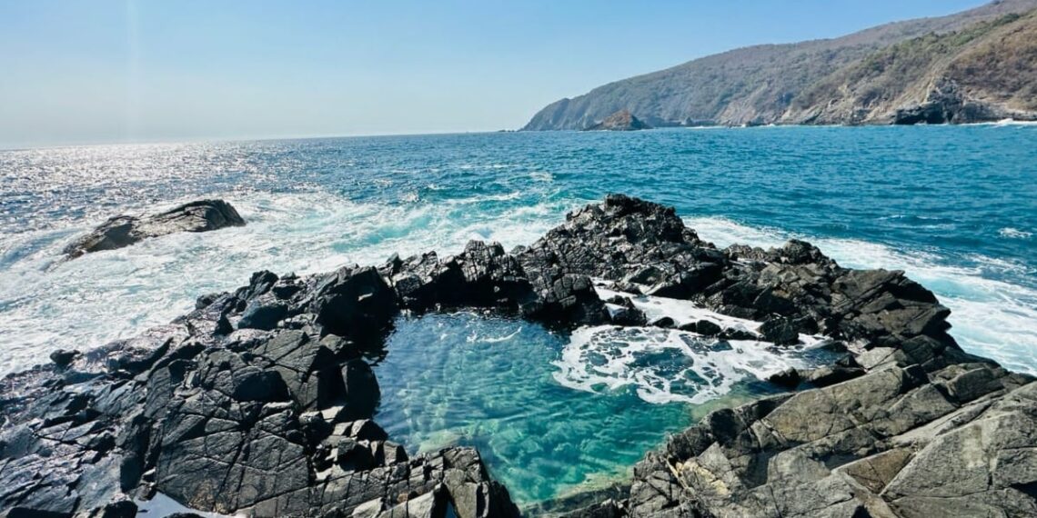 Poza Majahua, la alberca natural de Zihuatanejo que debes conocer