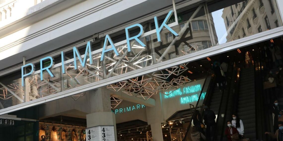 Primark ofrece empleo fijo: más de 70 vacantes con contrato indefinido