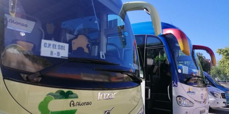Primer día con los autobuses de largo recorrido gratuitos: "Me parece muy interesante, pero no sabía nada" - Mediodía COPE