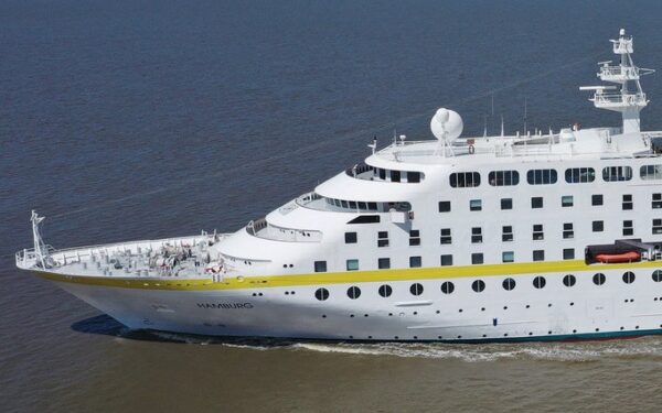 Puerto Montt recibe buque en crucero mundial