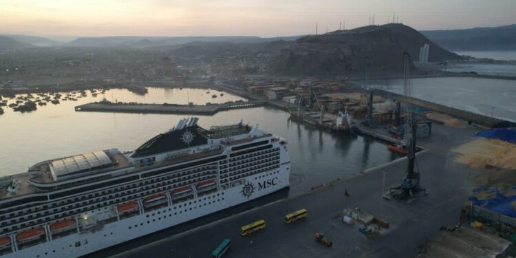 Puerto de Arica recibe al MSC Magnifica en el marco de su crucero mundial