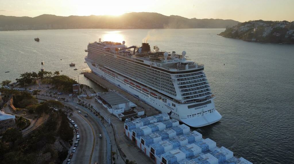 Recibe Acapulco al crucero 15 de la temporada