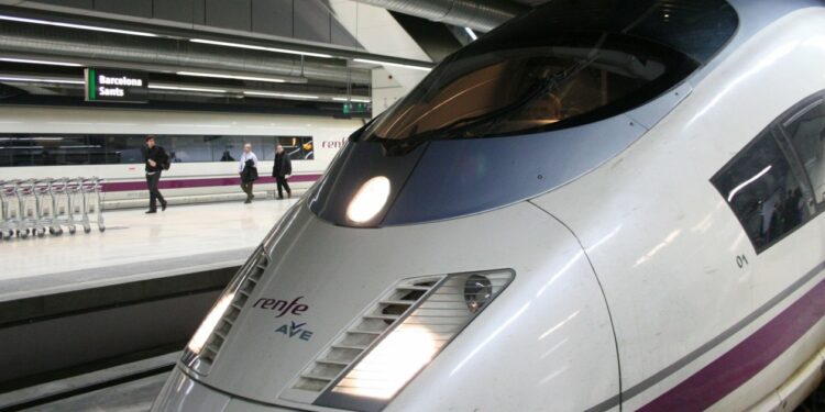 Renfe pone en venta 150.000 billetes a 15 euros en el aniversario del AVE Barcelona-Madrid