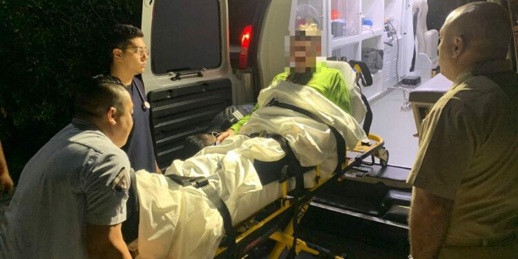 Rescata Marina a turista extranjero tras caer de un crucero en Vallarta