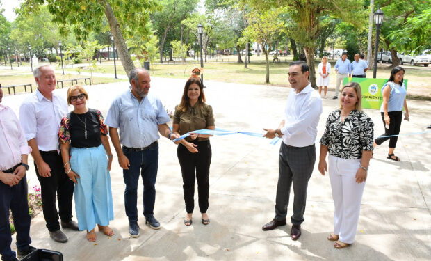 Santa Ana: Valdés inauguró refacciones en dos plazas y un comedor y habilitó Centro de Información Turística