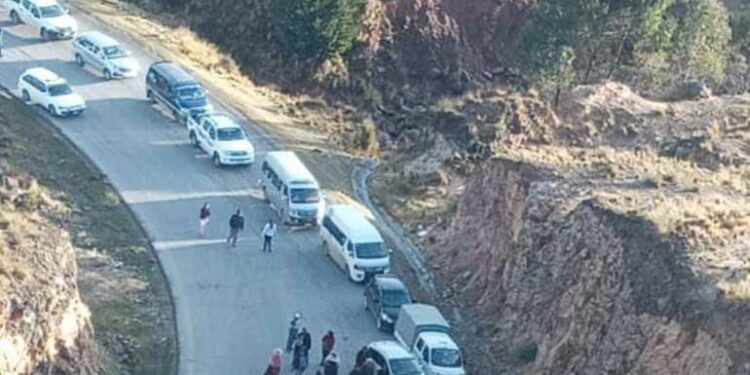 Suspenden viajes al occidente por bloqueo en Sayari