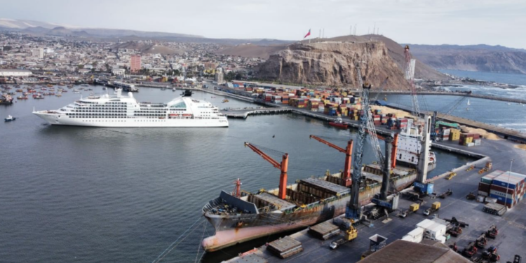 Terminal Puerto Arica recibió con éxito sus tres primeros cruceros del año con tecnología «Shore Tensión» para mayor estabilidad