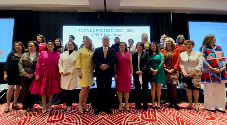 Las mujeres son ejemplo del trabajo y productividad en el sector turístico: Miguel Torruco