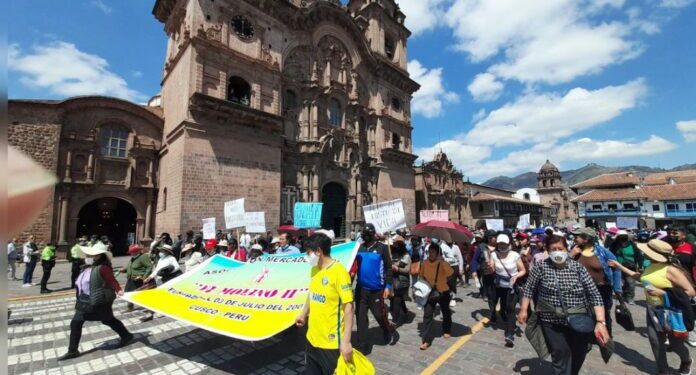Turismo, economía y otros sectores son afectados seriamente por la crisis en Perú