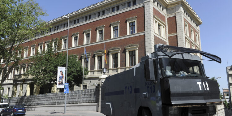 Vista del consulado alemán en Estambul, el 2 de junio de 2016. (Foto AP/Emrah Gurel)