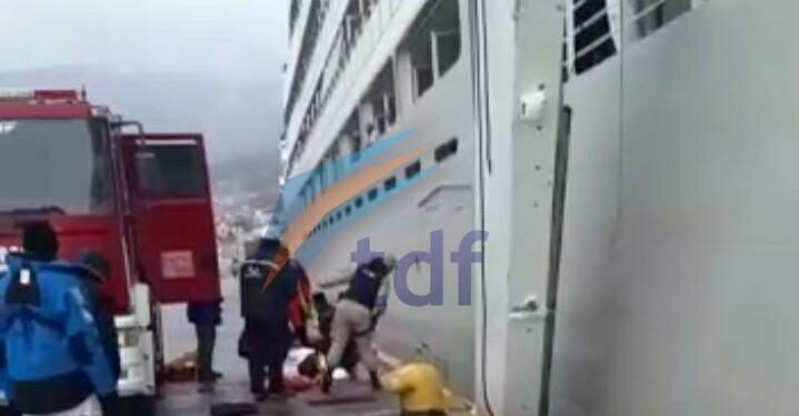 Un tripulante cayó al agua de la bahía cuando bajaba del crucero en Ushuaia