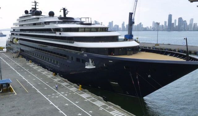 Uno de los cruceros más lujosos del mundo está de visita en Cartagena