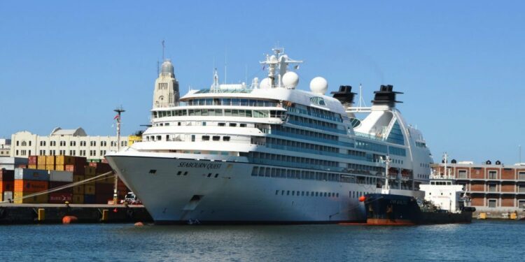 Uruguay: Crucero Seabourn Quest arriba al Puerto de Montevideo