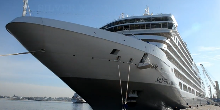 Uruguay: Cruceros Costa Favolosa y Silver Moon recalan al Puerto de Montevideo con más de 5 mil personas