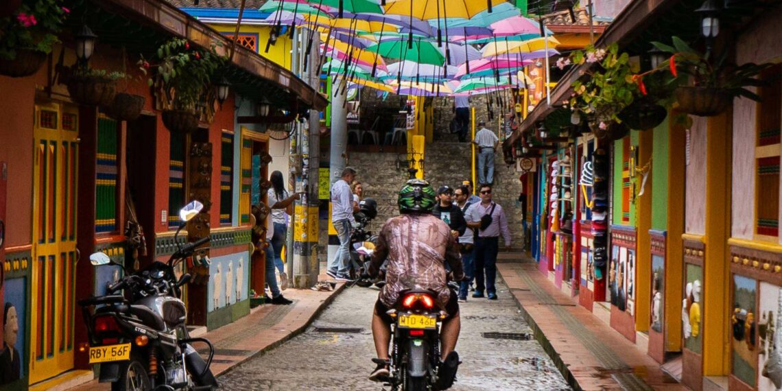 Viajes en moto para presenciar la belleza natural de Colombia, con Motorbeach Viajes