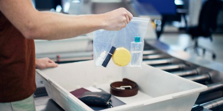 ¡Atención viajero! Ya no tendrás que sacar líquidos ni computadoras en los controles a partir del 2024 | viajes | aeropuertos | controles del aeropuertos | VAMOS