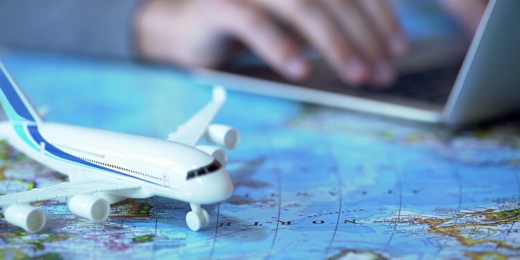 ¿Qué son los vuelos con destino oculto? La nueva propuesta para viajar barato