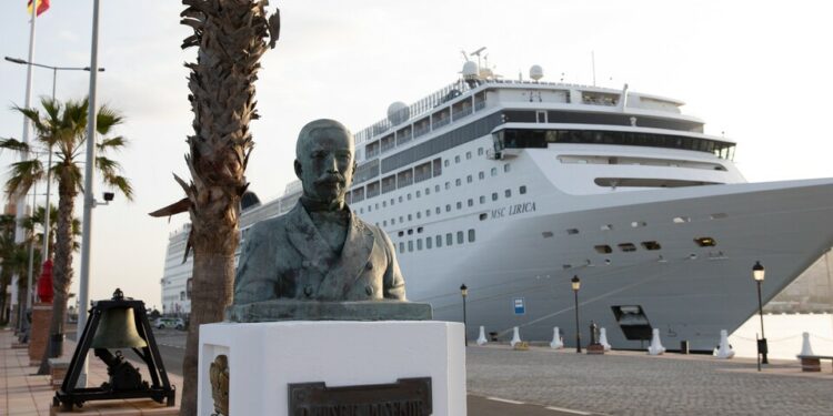 Sexta escala del crucero MSC Lírica el domingo 5 de marzo con 2.600 personas...