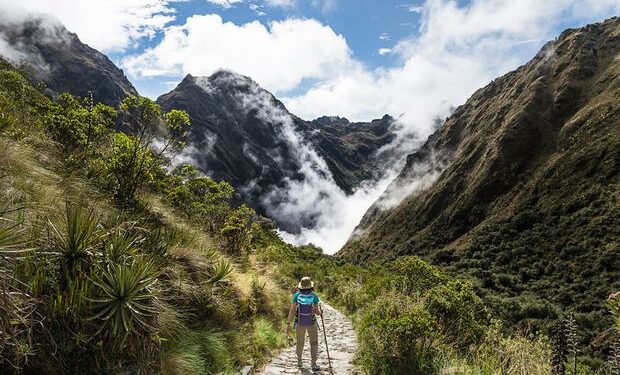 El miércoles 01 de marzo habilitaron el Camino del Inca en Cusco. Las personas que optan por hacer este recorrido admiran montañas majestuosas, pasan por caminos empedrados y aprecian  ruinas incaicas. (Foto: Shutterstock)