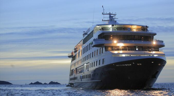Punta Arenas: Crucero Stella Australis arriba al Muelle Prat