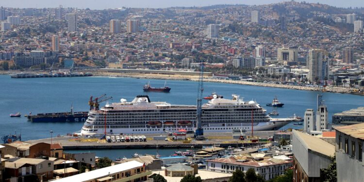 Municipio de Valparaíso continúa con los preparativos para participar de la feria de cruceros más importante del mundo