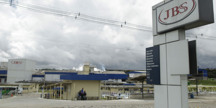 El beneficio del gigante cárnico brasileño JBS se redujo un 24,5 % en 2022