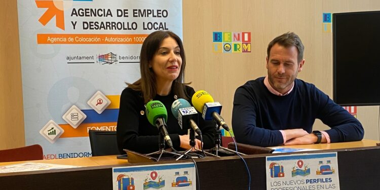 Agencias de viajes de Benidorm organizan un curso formativo para encontrar personal