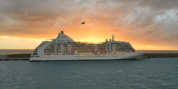 Ahora puedes viajar en un crucero por el mundo de 154 noches - seven-seas-mariner-2023-03-07-13-57-10