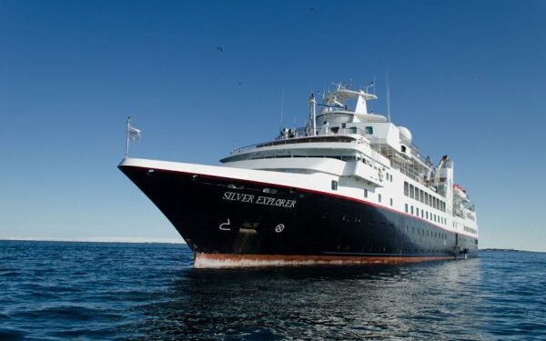 Argentina: Cruceros Silver Explorer y Oceania Marina arriban al Puerto de Ushuaia