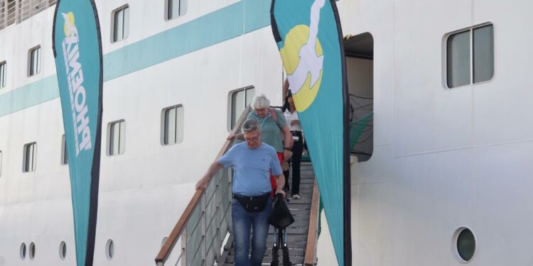 Arriba a Acapulco el crucero 18 de la temporada 2022-2023