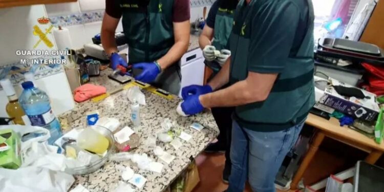 Así fue la detención de un hombre que tenía un laboratorio de cocaína en su casa