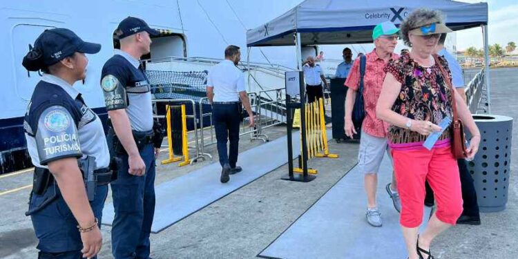 Atendieron a más de 360 mil turistas que arribaron en 136 cruceros