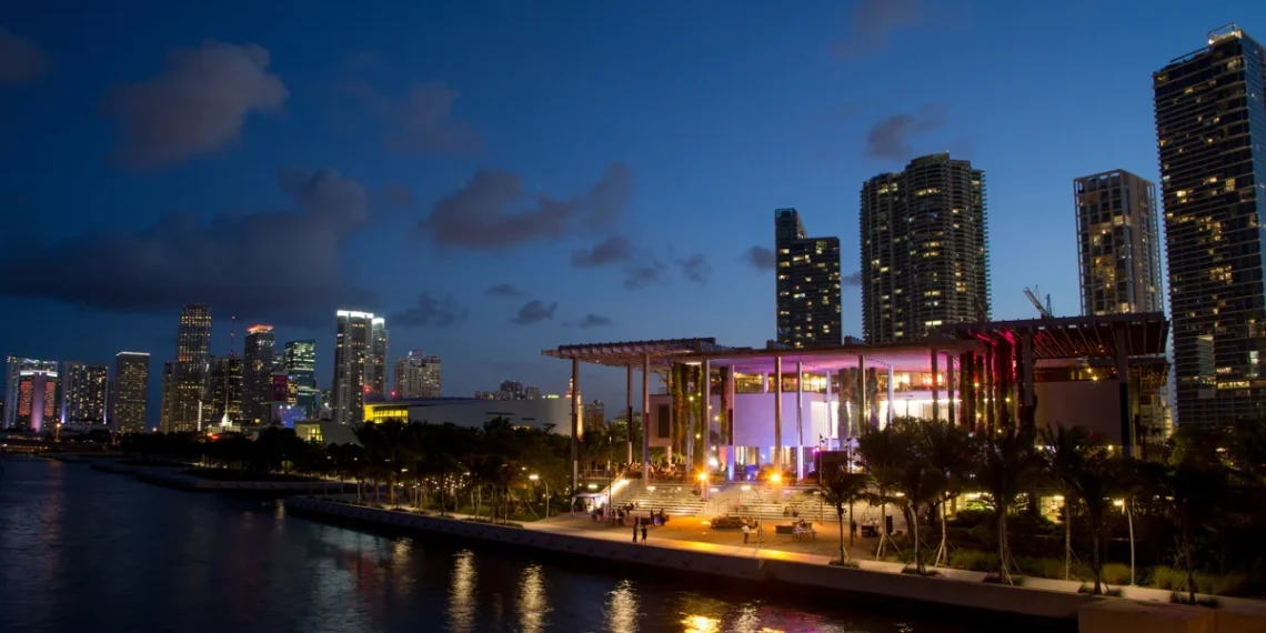 Con el Art Access Card, huéspedes y residentes tienen acceso gratuito a los museos más destacados del sur de Florida como The Bass, Lowe Art Museum y MoCA, entre otros.