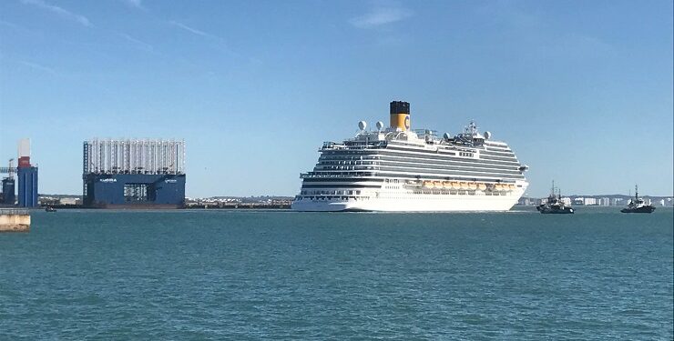 Cádiz transformarán el Costa Venezia en crucero de Carnival