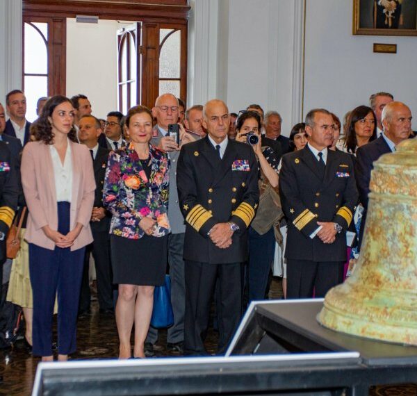 Campana original del Crucero ligero alemán S.M.S. “Dresden” será exhibida en el Museo Marítimo Nacional