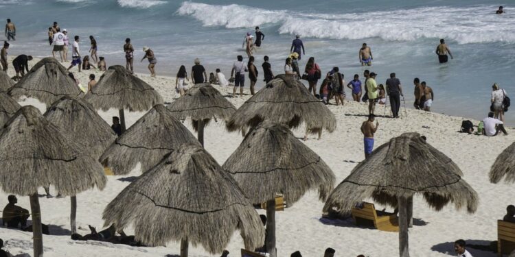 Cancún espera 30,000 springbreakers pese a alerta de viaje