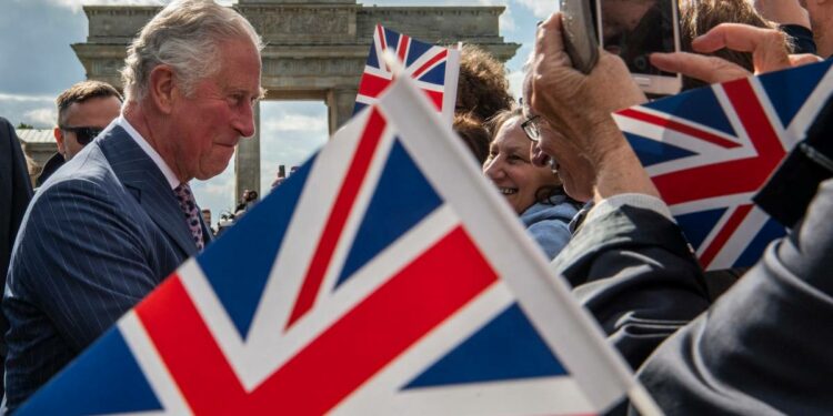 Carlos III hará su primer viaje oficial como rey; estos son los países que visitará