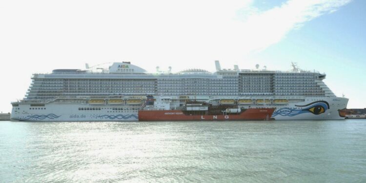 Carnival no renovará cruceros hasta el 2027 por deudas