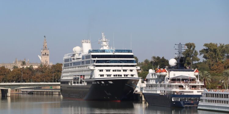 Casi veintena de cruceros visitará Sevilla esta temporada