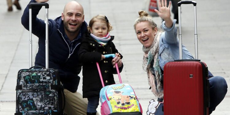 Claves para hacer la maleta de los niños para irse de viaje | El Viajero