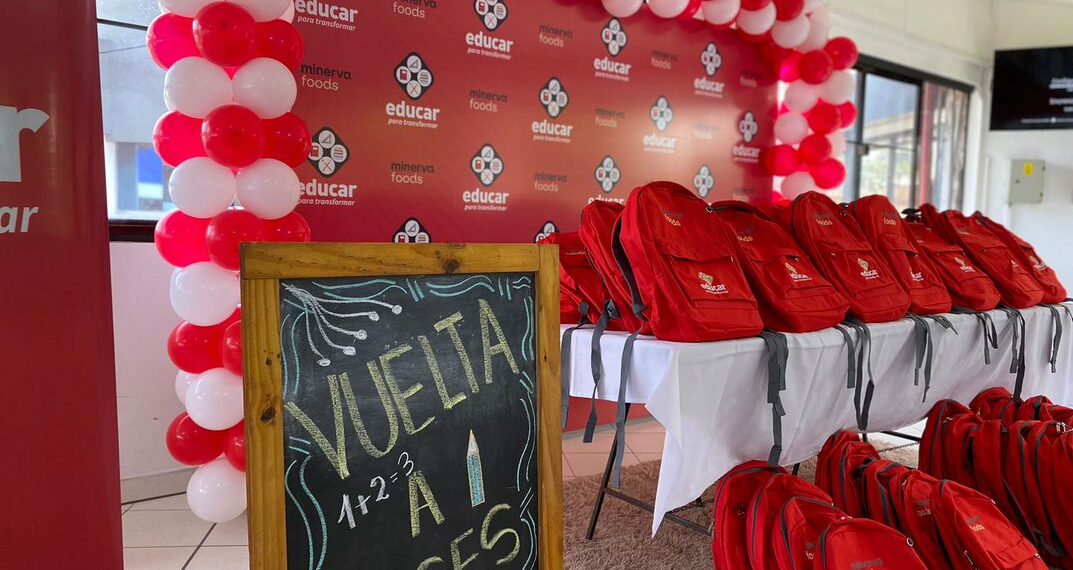 Compañía beneficia con entrega de kits escolares a comunidad de Belén