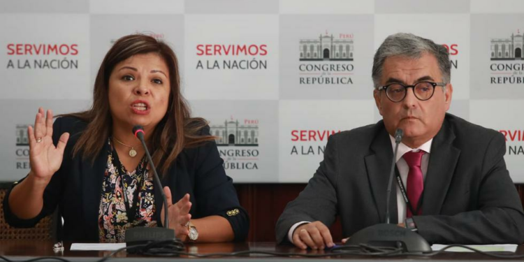 Congreso justifica millonarios gastos en viajes y contratación de personal de confianza | PERU