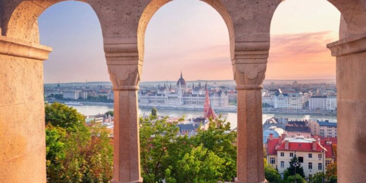 Foto tomada desde Buda al Parlamento de Budapest