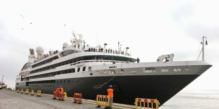 Crucero de Ponant visita el Puerto de Coquimbo