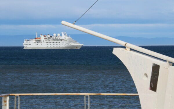 Crucero que lleva algunas semanas a la gira espera retomar mañana sus viajes