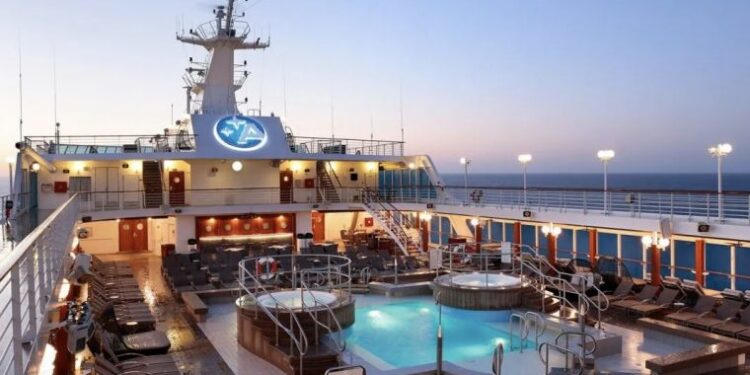 La ropa es opcional en las cubiertas al aire libre y en las zonas de piscina del Azamara Pursuit.