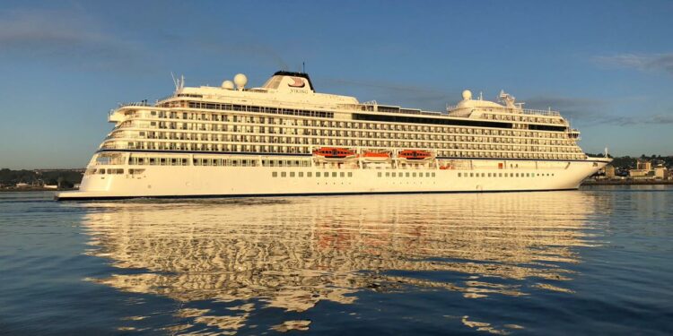 Cruceros Viking Jupiter, Oosterdam y Hanseatic Inspiration arriban a Punta Arenas